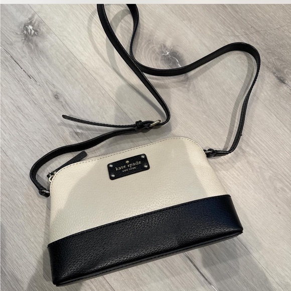 kate spade Handbags - Kate Spade Two-Tone Black and Cream Crossbody Bag